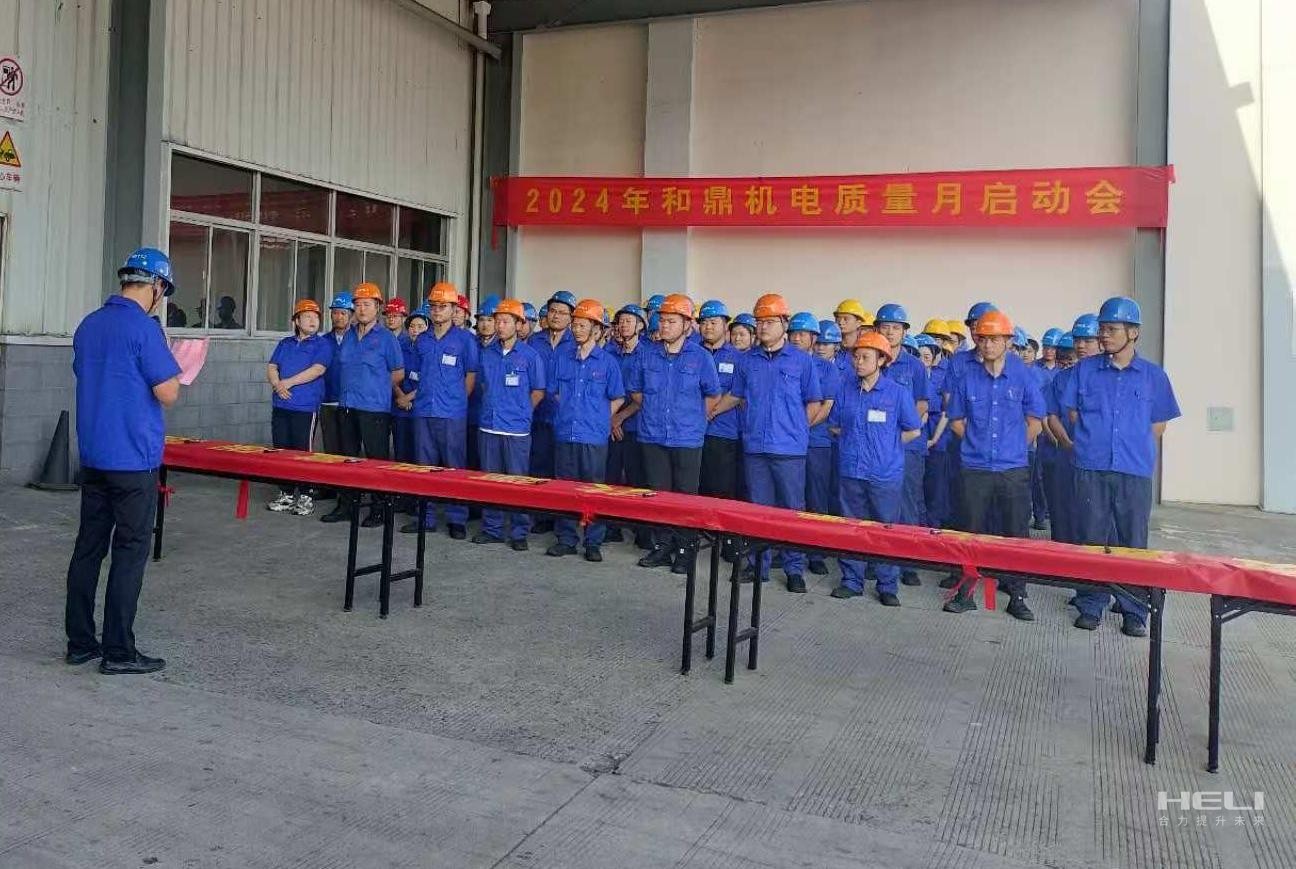 向导作发动讲话.jpg 向导作发动讲话.jpg
